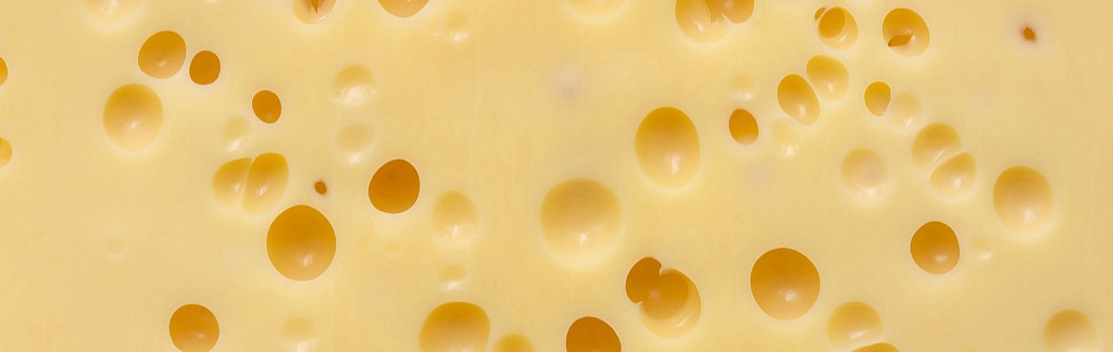 Детальное фото статьи Откуда берутся дырки в сыре, почему они разные?